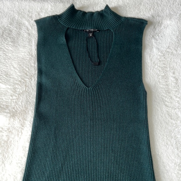 NWOT HUNTER GREEN KEYHOLE EXPRESS SHIRT - Picture 1 of 4